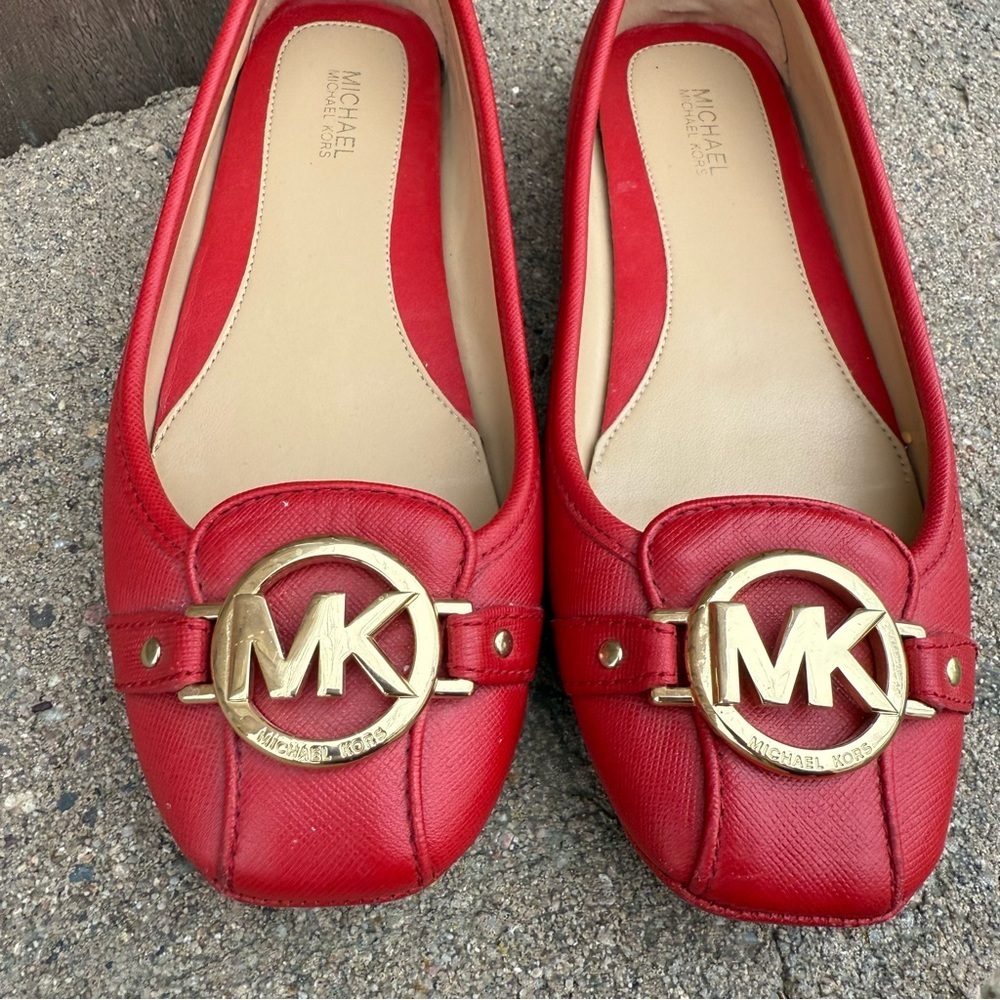 Michael Kors Women's Red Leather Flats Gold Accents Logo Shoe Size 6.5 - Picture 2 of 11